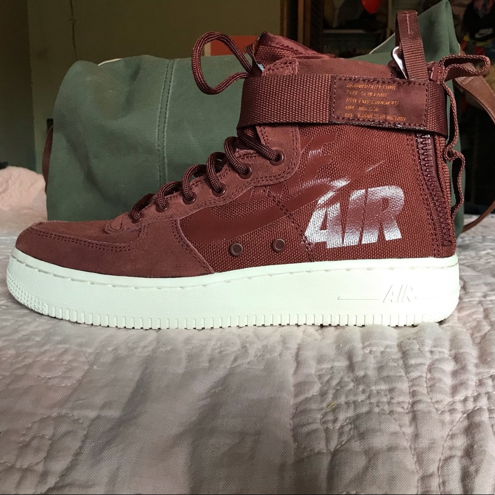 AF1